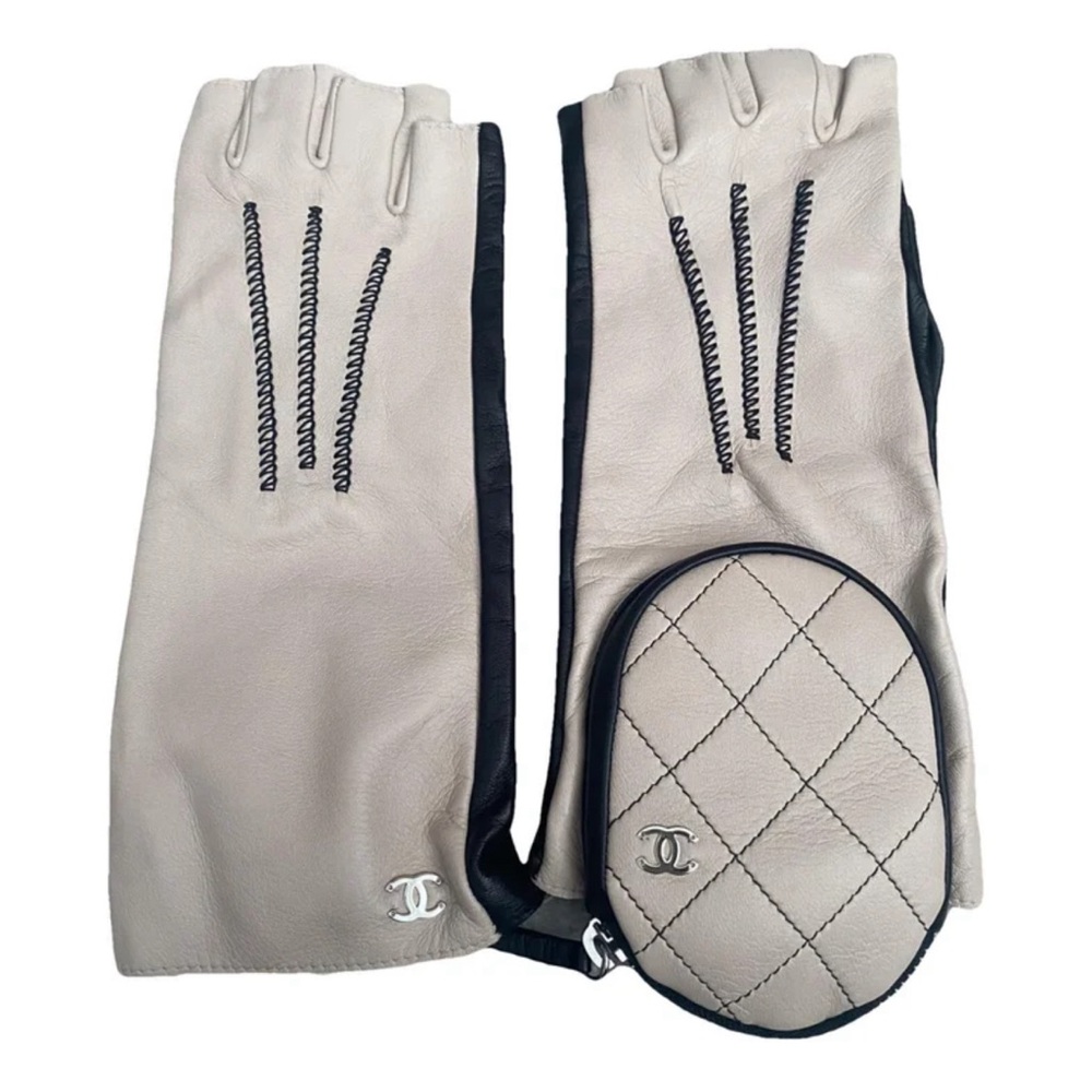 Brand new Chanel light pink fingerless leather gloves size 7